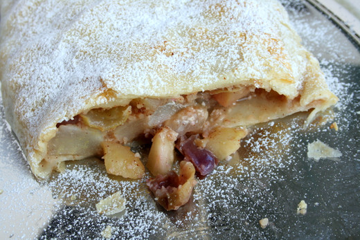 Strudel veloce di uva e pere