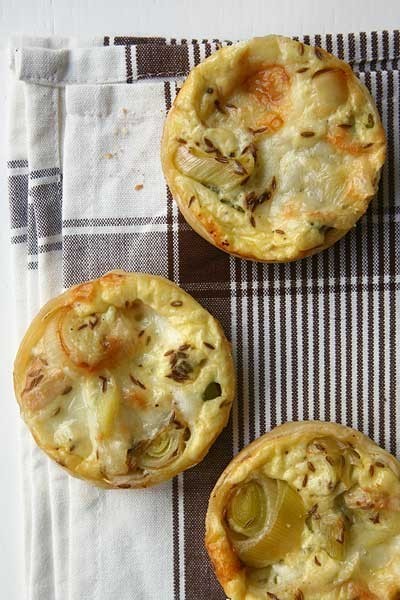 Mini-Quiches con Porro, Taleggio e Cumino